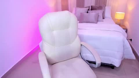 Snapshot of taylorr_hills chatting on October 24, 2025, 8:49 pm Taylor online show from October 24, 2025, 8:49 pm