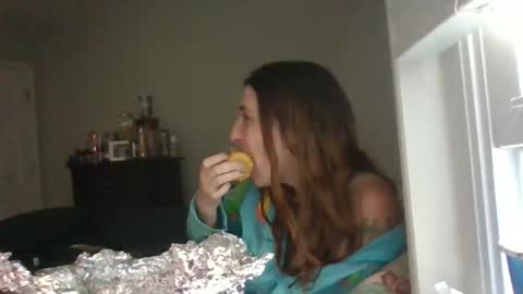 Snapshot of taylorslay chatting on May 13, 2026, 11:33 pm taylorslay online show from May 13, 2026, 11:33 pm