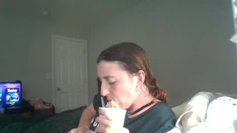taylorslay online show from June 19, 2026, 7:06 pm