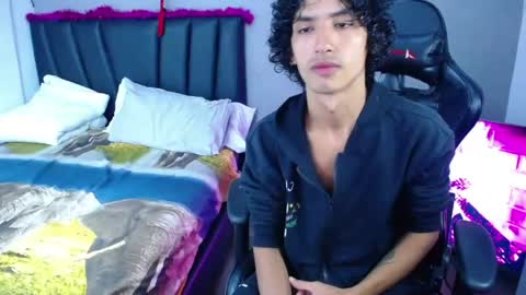 Tayron online show from May 25, 2026, 6:36 pm