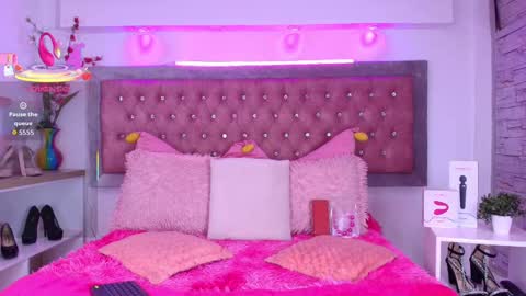 Snapshot of tayzon_foxxx chatting on September 14, 2025, 12:48 pm Sofia online show from September 14, 2025, 12:48 pm