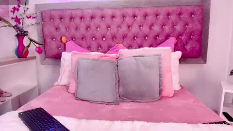 Snapshot of tayzon_foxxx chatting on October 31, 2025, 1:45 pm Sofia online show from October 31, 2025, 1:45 pm