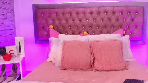 Snapshot of tayzon_foxxx chatting on November 4, 2025, 12:48 pm Sofia online show from November 4, 2025, 12:48 pm