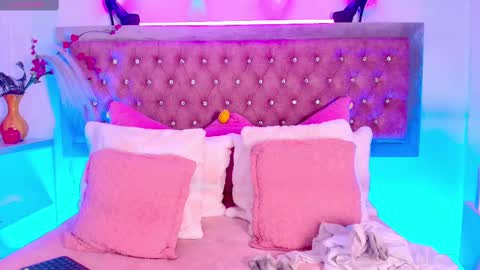 Snapshot of tayzon_foxxx chatting on November 7, 2025, 1:33 pm Sofia online show from November 7, 2025, 1:33 pm