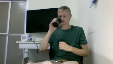 Snapshot of tcute0 chatting on October 10, 2025, 9:47 pm tcute0 online show from October 10, 2025, 9:47 pm