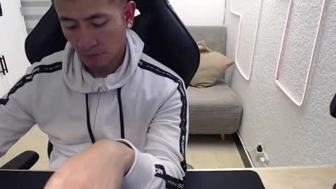 DYNAMITE DUO69 online show from March 5, 2026, 12:23 pm