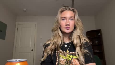 Katy online show from November 16, 2025, 3:23 am