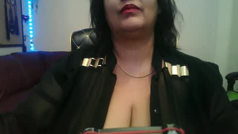 Snapshot of tease_artist chatting on April 21, 2026, 3:57 am Reina online show from April 21, 2026, 3:57 am
