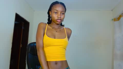 Snapshot of teasequeen01 chatting on October 12, 2025, 12:15 pm queen online show from October 12, 2025, 12:15 pm