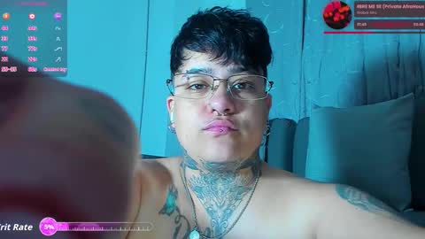 Charlee He online show from November 1, 2025, 11:29 pm