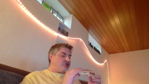 Snapshot of teeforyou chatting on February 2, 2025, 7:41 am Peter online show from February 2, 2025, 7:41 am