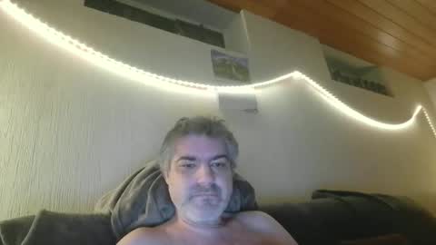 Snapshot of teeforyou chatting on November 17, 2025, 5:52 pm Peter online show from November 17, 2025, 5:52 pm