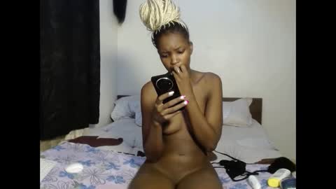 Snapshot of tempting_vibe chatting on May 4, 2026, 5:53 pm tempting_vibe online show from May 4, 2026, 5:53 pm
