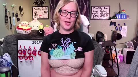 Pixie and Tentacle Overlord online show from December 4, 2024, 10:19 pm