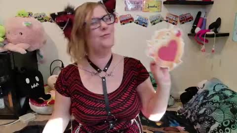 Snapshot of ten_tickle_pixie chatting on February 2, 2026, 11:14 pm Pixie and Tentacle Overlord online show from February 2, 2026, 11:14 pm