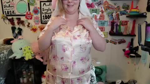 Snapshot of ten_tickle_pixie chatting on February 16, 2026, 11:12 pm Pixie and Tentacle Overlord online show from February 16, 2026, 11:12 pm