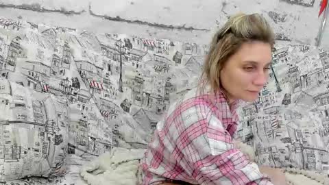 tenderly_sophie online show from November 2, 2025, 1:13 pm