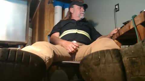 Tennredneck online show from April 14, 2026, 1:33 am