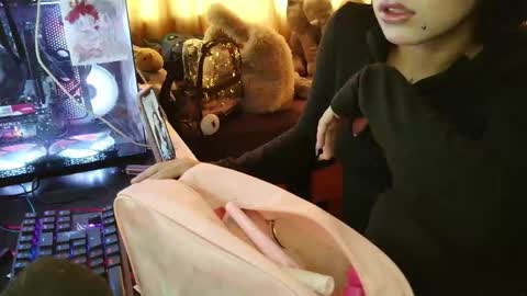 Terra Elowen online show from April 10, 2026, 1:16 pm