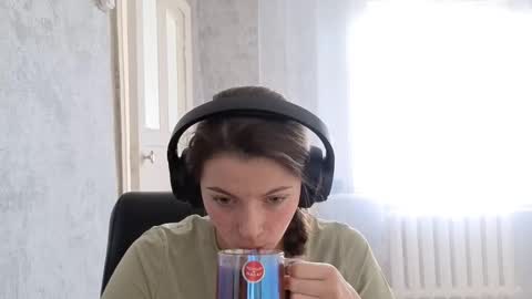 Anny Simpson online show from October 23, 2025, 6:13 am