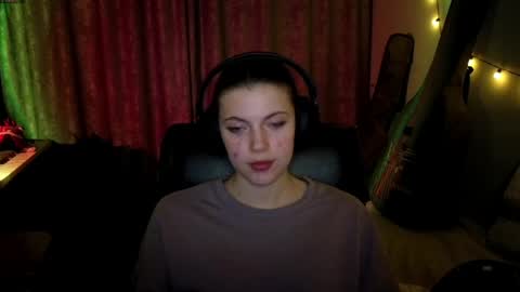 Anny Simpson online show from April 6, 2026, 8:32 pm