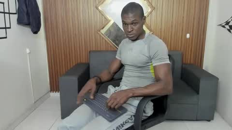 terranze_z online show from January 20, 2025, 7:46 pm