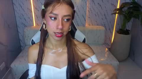 Online 800 to 1400 online show from November 14, 2025, 1:54 pm