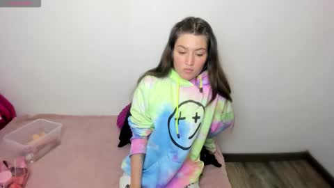 Snapshot of tesa_cute chatting on November 28, 2025, 6:05 am tesa online show from November 28, 2025, 6:05 am