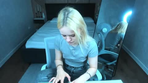 Tessa online show from April 7, 2026, 9:21 am