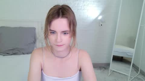 tessa_shy_ online show from May 20, 2026, 2:01 pm