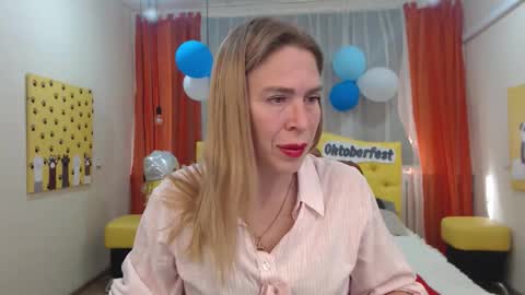 Snapshot of tessadaybreak chatting on September 24, 2025, 6:39 am tessadaybreak online show from September 24, 2025, 6:39 am