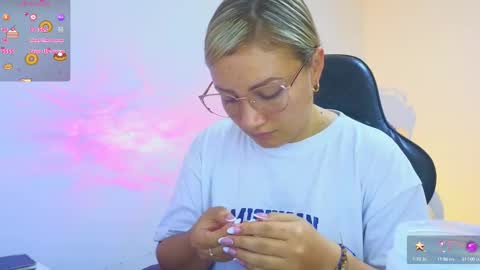 Tessy online show from September 19, 2025, 4:51 pm