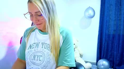 Tessy online show from October 15, 2025, 1:44 pm