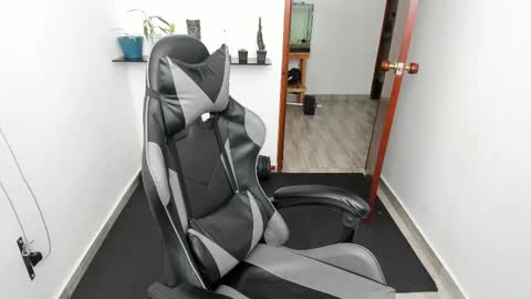 Teylor Fel online show from February 23, 2025, 7:49 pm