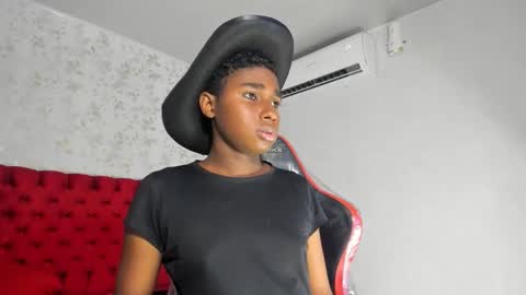 teylor_lovee online show from February 5, 2026, 8:57 pm