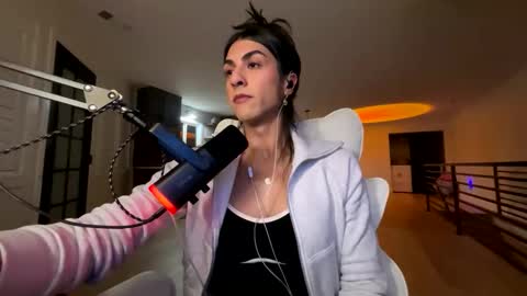 babygirlmami online show from April 7, 2026, 3:07 am