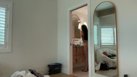 babygirlmami online show from June 18, 2026, 10:47 pm