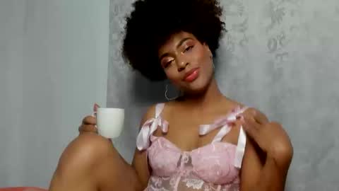 thaimy_ online show from November 5, 2025, 11:16 pm