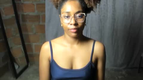 Snapshot of thaimy_ chatting on June 5, 2026, 2:51 am thaimy_ online show from June 5, 2026, 2:51 am