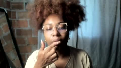 Snapshot of thaimy_ chatting on July 6, 2026, 11:18 am thaimy_ online show from July 6, 2026, 11:18 am