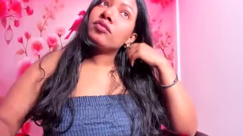 Snapshot of thais_waldrof chatting on February 2, 2025, 2:17 am Andreina online show from February 2, 2025, 2:17 am