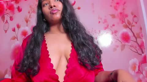 Snapshot of thais_waldrof chatting on February 12, 2025, 4:44 am Andreina online show from February 12, 2025, 4:44 am