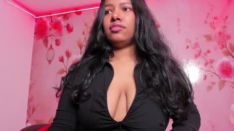 Snapshot of thais_waldrof chatting on February 16, 2025, 1:03 am Andreina online show from February 16, 2025, 1:03 am