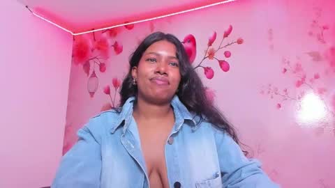 Snapshot of thais_waldrof chatting on February 18, 2025, 4:37 am Andreina online show from February 18, 2025, 4:37 am