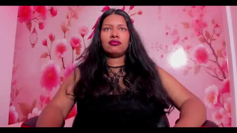 Snapshot of thais_waldrof chatting on February 23, 2025, 1:35 am Andreina online show from February 23, 2025, 1:35 am