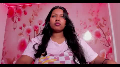 Snapshot of thais_waldrof chatting on February 23, 2025, 10:09 pm Andreina online show from February 23, 2025, 10:09 pm