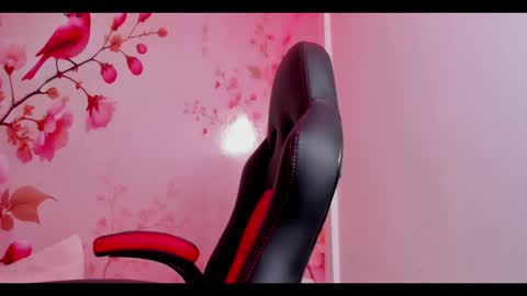 Snapshot of thais_waldrof chatting on February 24, 2025, 1:13 am Andreina online show from February 24, 2025, 1:13 am