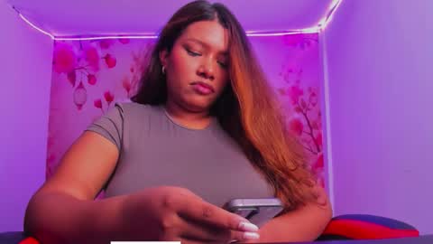 Snapshot of thais_waldrof chatting on September 12, 2025, 2:11 am Andreina online show from September 12, 2025, 2:11 am