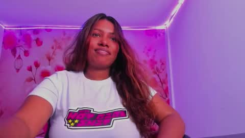 Snapshot of thais_waldrof chatting on September 27, 2025, 3:33 am Andreina online show from September 27, 2025, 3:33 am