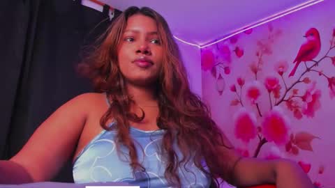 Snapshot of thais_waldrof chatting on September 29, 2025, 3:33 am Andreina online show from September 29, 2025, 3:33 am